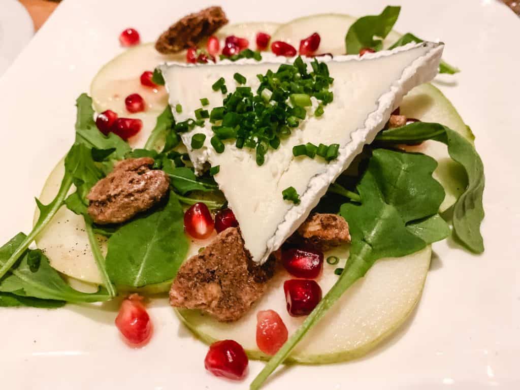 goat cheese salad with pears and candied pecans