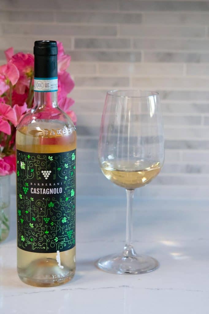 castagnolo white wine and glass
